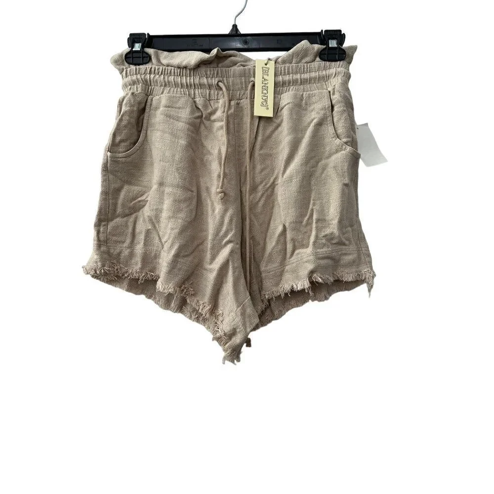 NWT BLANKNYC Size M AWAY FROM HERE SHORT beige color MSRP $68